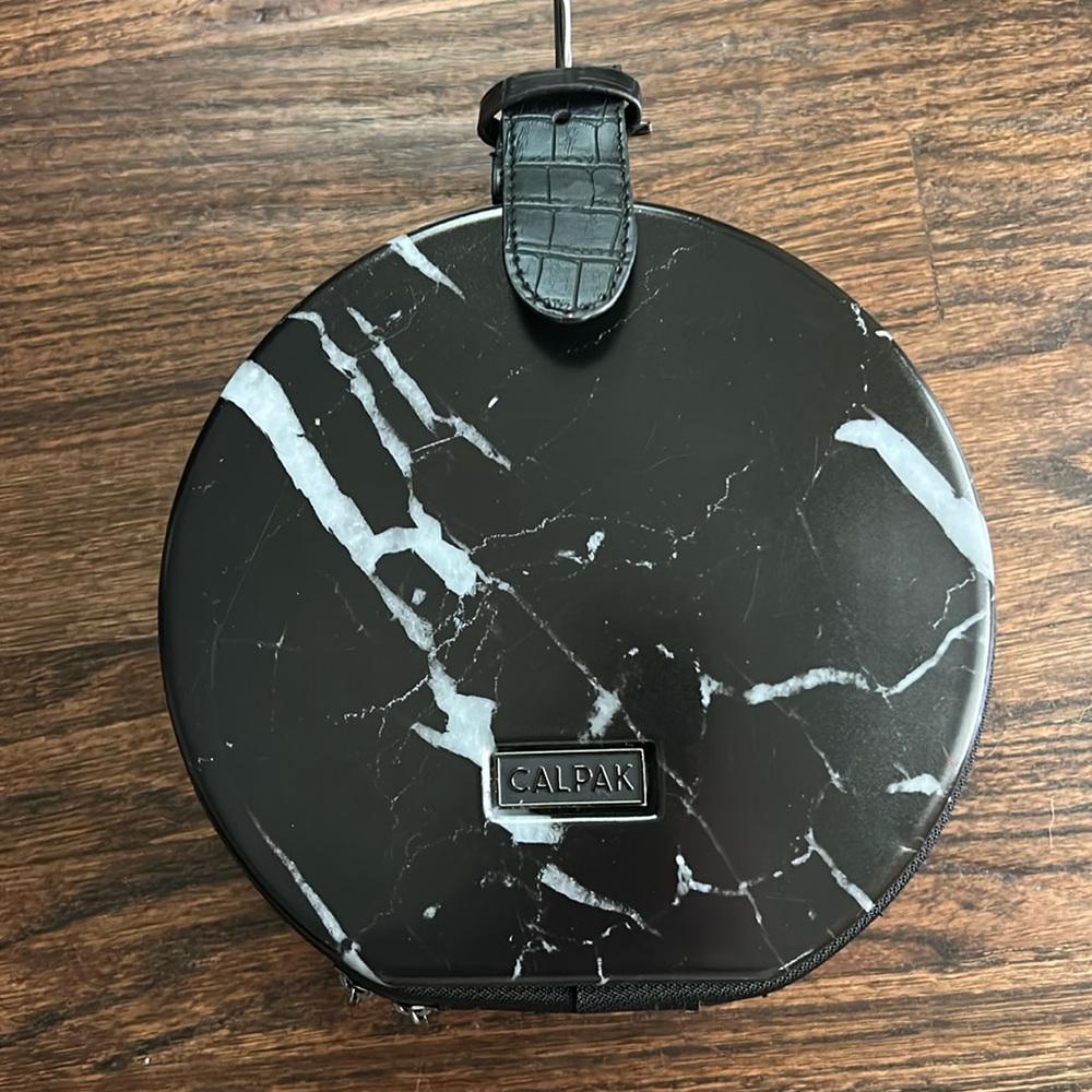 CALPAK BAYE Mini Hat Box Bag - black marble